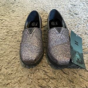 BNWT TOMS Classic Grey Iridescent Glitter Shoe